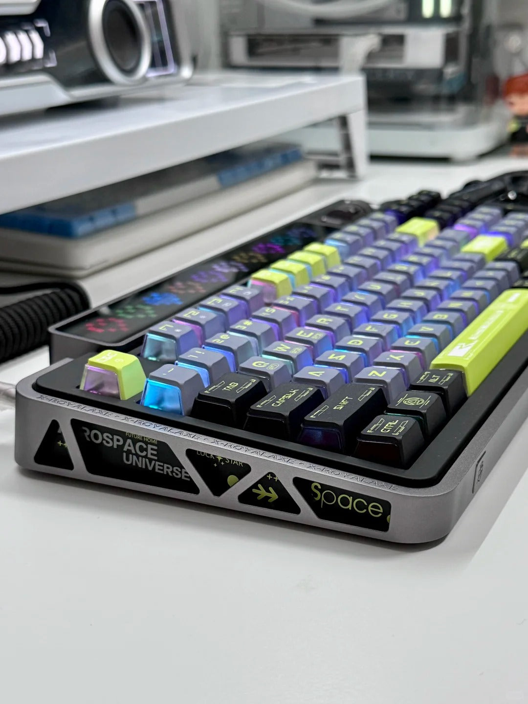 ⌨Wireless Mechanical Keyboard with RGB LED Matrix Panel