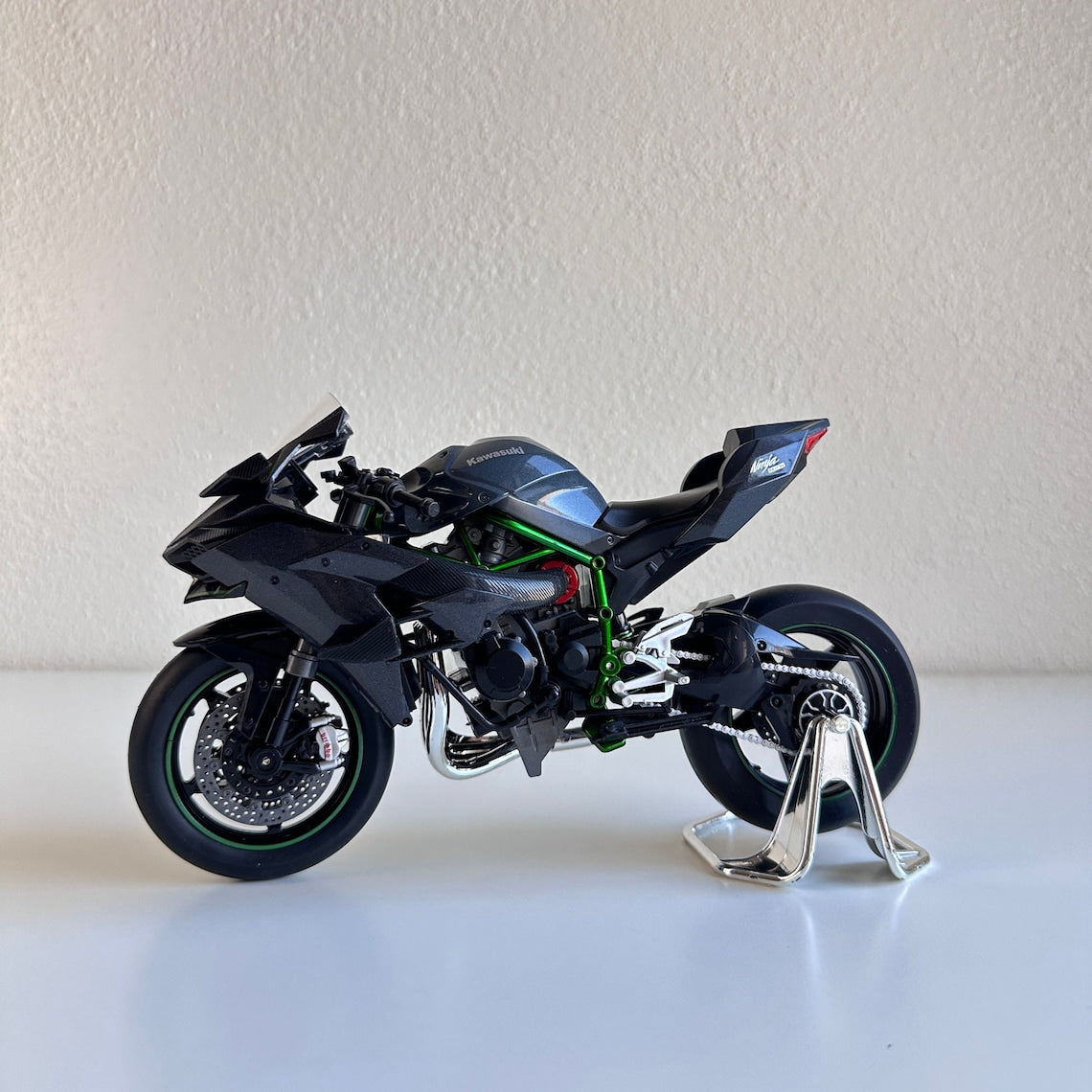 🏍Alloy Racing Motorcycle Bootable Motorbike Smoking Exhaust, Alloy Diecasts Gifts for boys/Gift for car/Bike lovers Collectionv