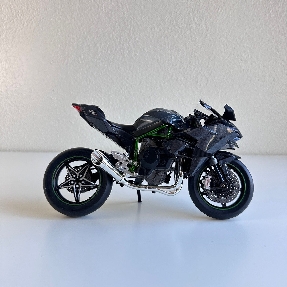 🏍Alloy Racing Motorcycle Bootable Motorbike Smoking Exhaust, Alloy Diecasts Gifts for boys/Gift for car/Bike lovers Collectionv