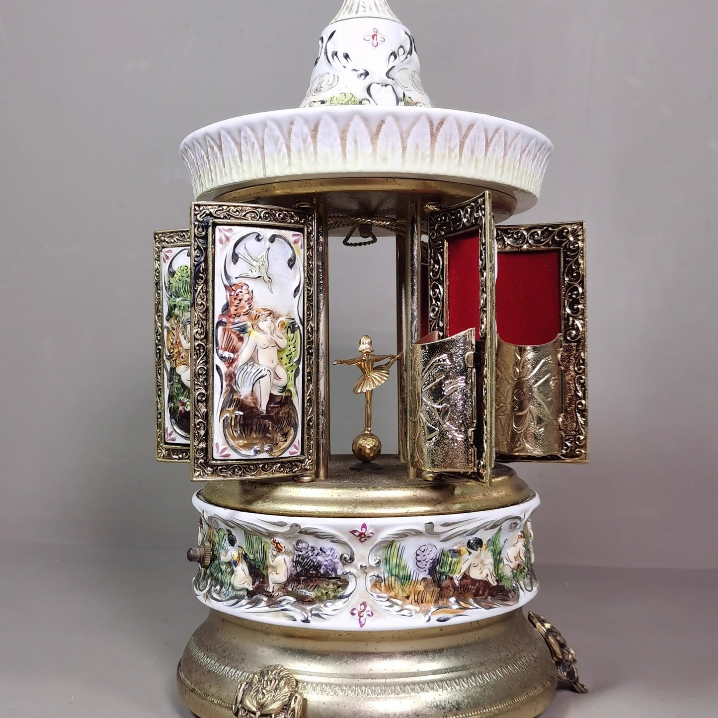 Reuge Musical Carousel, Vintage Cigar, Cigarette or Lipstick Ride